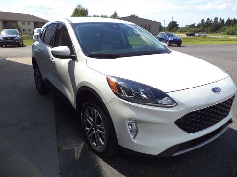 Used 2022 Ford Escape SEL image 9