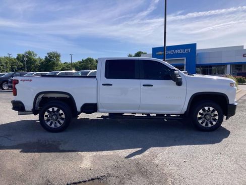 Used 2023 Chevrolet Silverado 2500 Custom w/ Custom Value Package AWD/4WD image 2