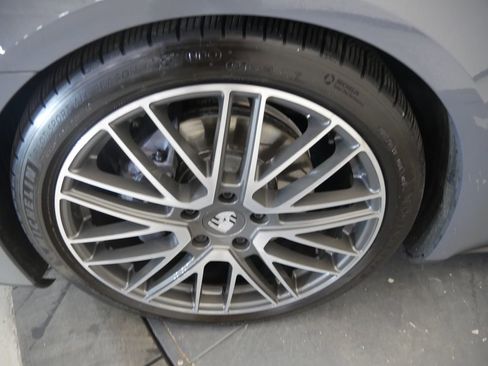 Certified 2025 Porsche Panamera image 13