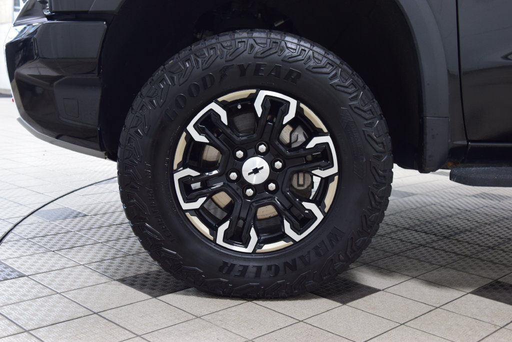 Used 2023 Chevrolet Silverado 1500 ZR2 w/ Technology Package AWD/4WD image 30