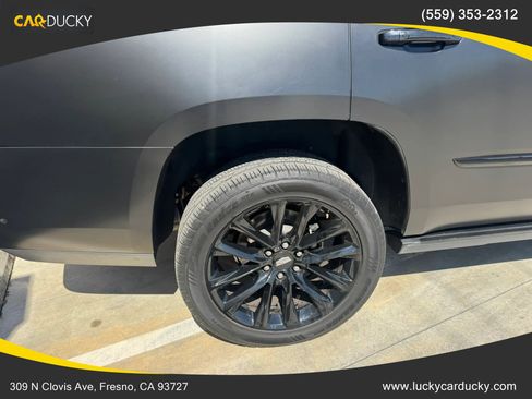 Used 2019 Cadillac Escalade Platinum w/ Escalade Sport Edition AWD/4WD image 29