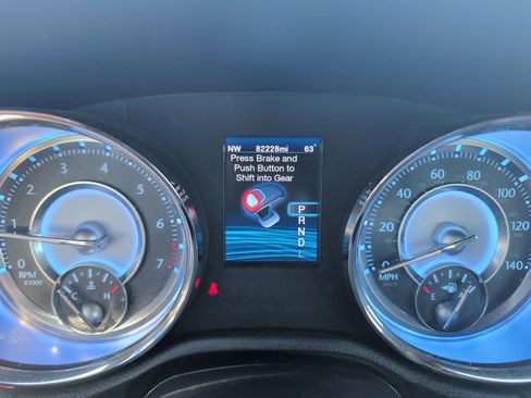 Used 2012 Chrysler 300 Limited image 12