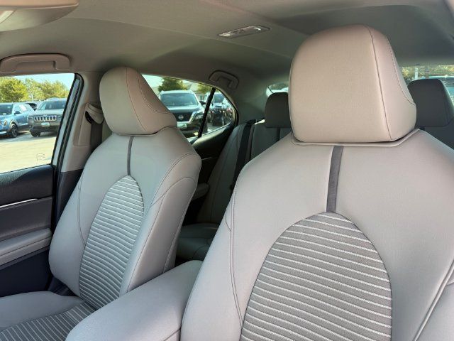 Used 2022 Toyota Camry SE FWD image 12