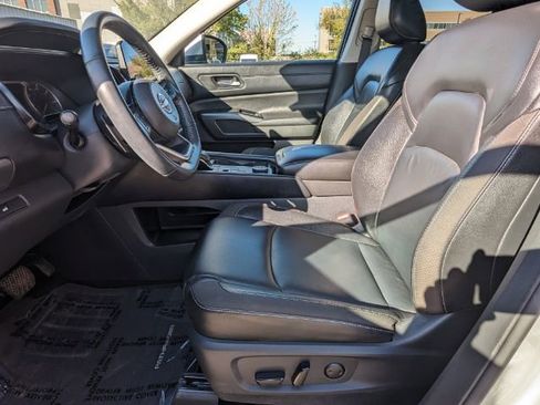 Used 2023 Nissan Pathfinder SL AWD/4WD image 16