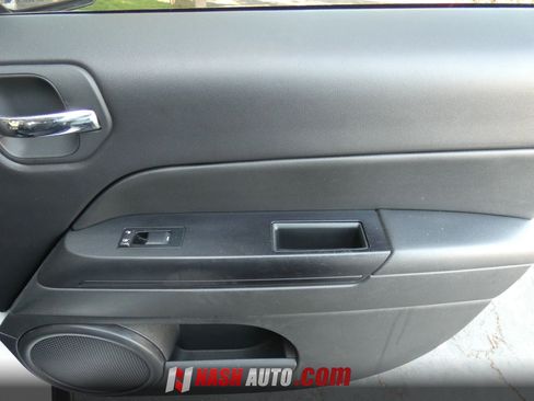Used 2016 Jeep Patriot High Altitude FWD image 32