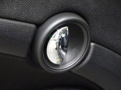 Used 2011 MINI Cooper Hardtop image 16