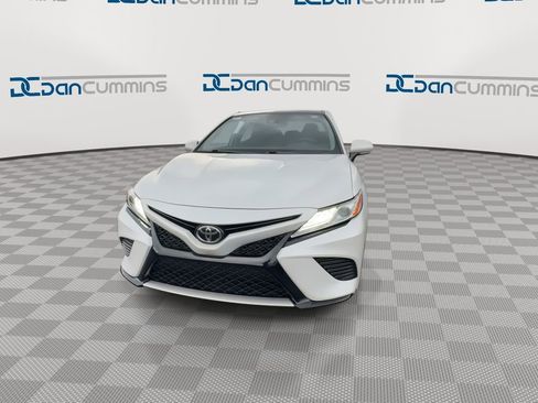 Used 2020 Toyota Camry XSE image 3