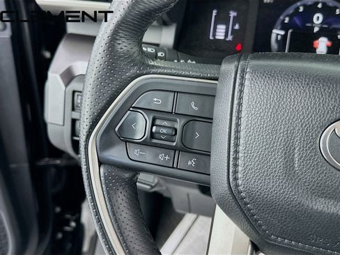 Used 2025 Toyota 4Runner SR5 AWD/4WD image 15