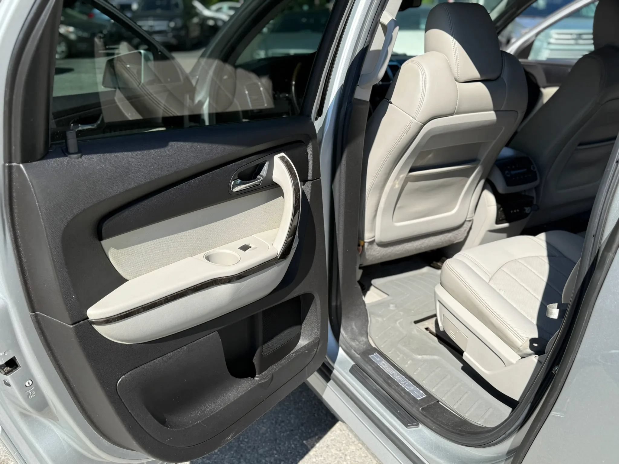 Used 2011 GMC Acadia Denali AWD/4WD image 15