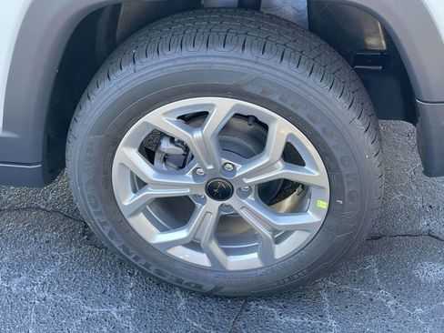 New 2026 Jeep Compass Latitude AWD/4WD image 37
