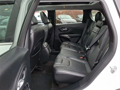 Used 2019 Jeep Cherokee Limited image 11