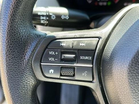 Used 2023 Honda HR-V LX image 11