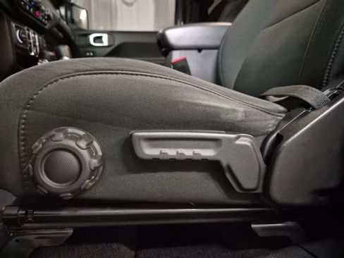 Used 2021 Jeep Gladiator Willys image 13