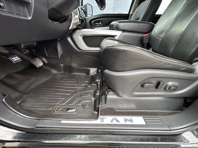 Used 2018 Nissan Titan SL w/ Chrome Package AWD/4WD image 28