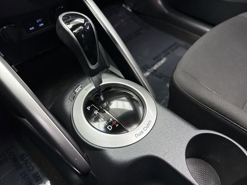 Used 2017 Hyundai Veloster Value Edition image 21