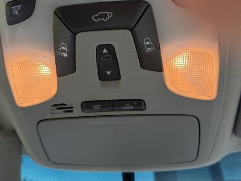 Used 2012 Toyota Sienna XLE w/ Entertainment Pkg FWD image 29