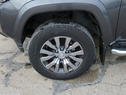 Used 2020 Toyota Tacoma Limited image 9