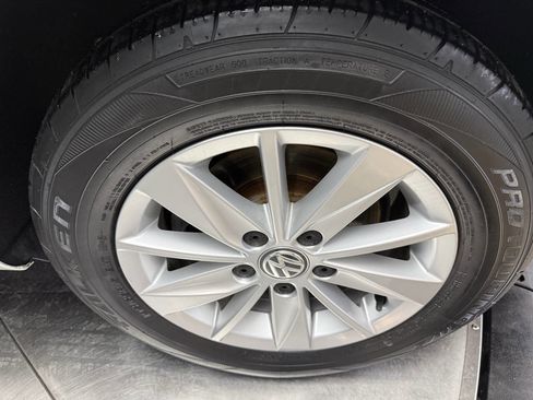 Used 2015 Volkswagen Golf S image 22