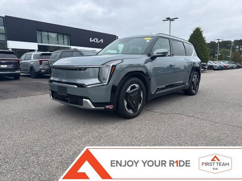Used 2024 Kia EV9 Land AWD/4WD image 1