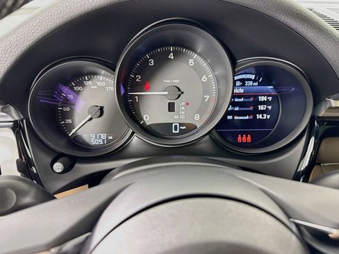 Certified 2025 Porsche Macan AWD/4WD image 16