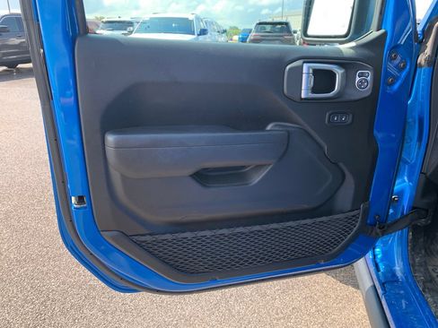 Used 2023 Jeep Gladiator Sport AWD/4WD image 15