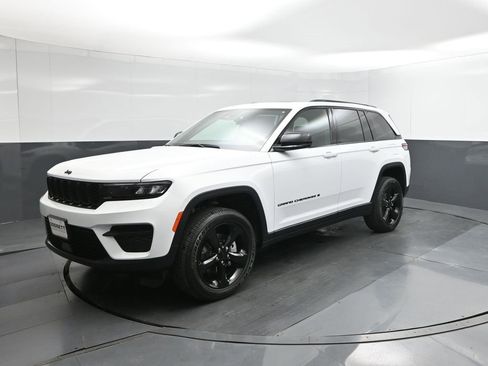 New 2025 Jeep Grand Cherokee Altitude image 1
