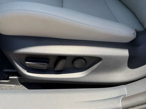 Used 2025 Toyota Camry XLE FWD image 10