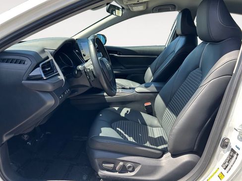 Used 2024 Toyota Camry SE FWD image 6