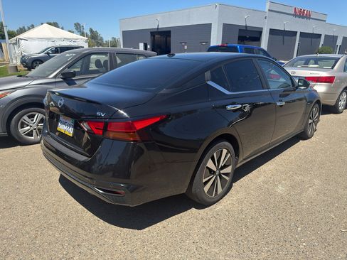 Used 2021 Nissan Altima 2.5 SV FWD image 5