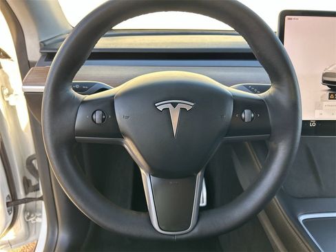 Used 2022 Tesla Model Y Performance image 19