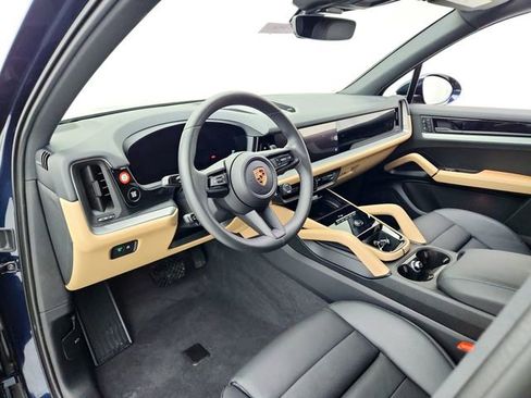 Used 2024 Porsche Cayenne image 16