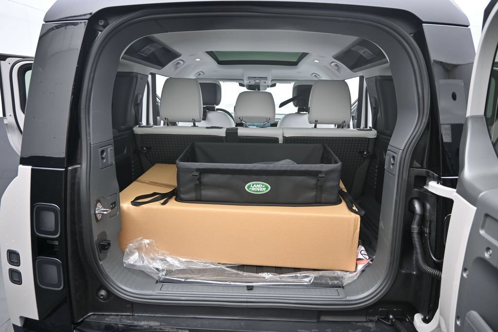 New 2026 Land Rover Defender 110 S AWD/4WD image 17
