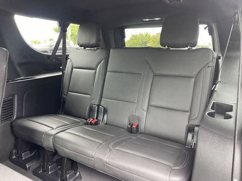 Used 2025 Chevrolet Suburban Z71 AWD/4WD image 12