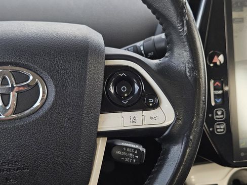 Used 2018 Toyota Prius Prime Premium image 16