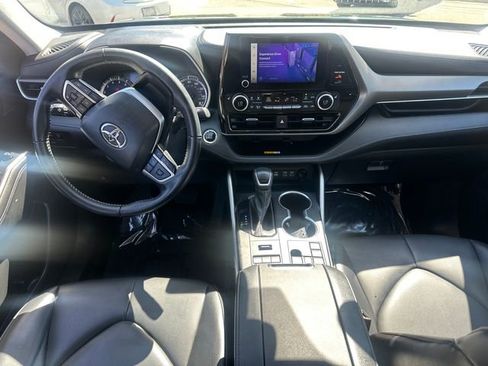 Used 2023 Toyota Highlander XLE AWD/4WD image 20