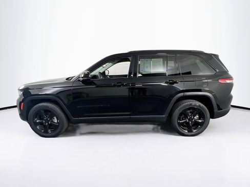 Used 2023 Jeep Grand Cherokee Limited w/ Black Appearance Package image 8