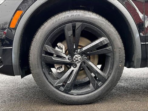 Used 2023 Volkswagen Tiguan SE R-Line image 9