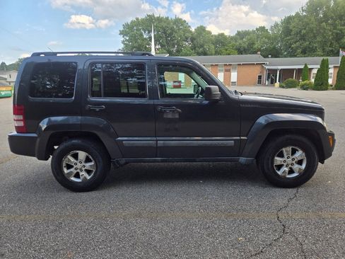 Used 2011 Jeep Liberty Sport w/ Popular Equipment Group AWD/4WD image 12