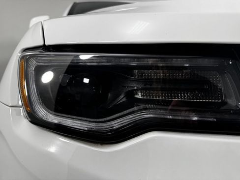 Used 2021 Jeep Grand Cherokee Laredo X AWD/4WD image 8