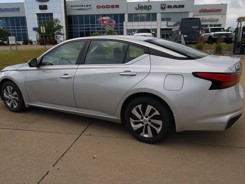 Used 2024 Nissan Altima 2.5 S FWD image 14