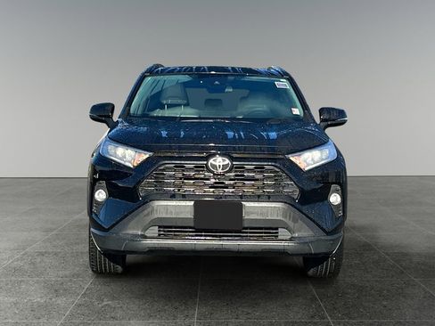 Used 2019 Toyota RAV4 XLE Premium image 2