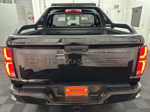 Used 2025 Chevrolet Colorado Z71 w/ Midnight Edition AWD/4WD image 8
