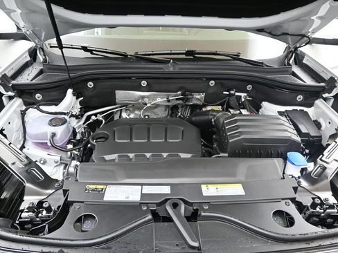 Used 2025 Volkswagen Atlas SE w/ Panoramic Sunroof Package image 9