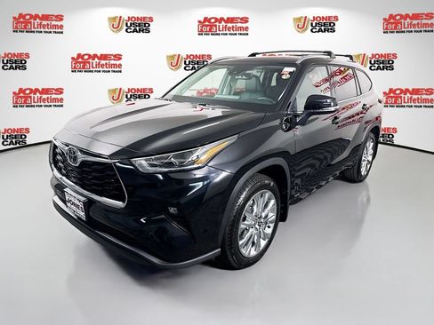 Certified 2026 Toyota Highlander Limited AWD/4WD image 14