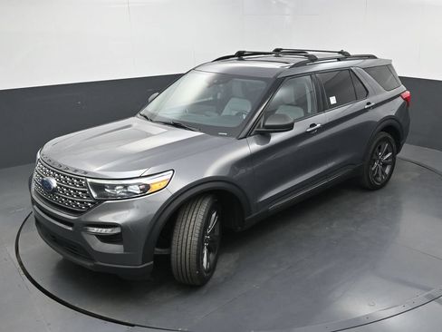 Used 2021 Ford Explorer XLT w/ Equipment Group 202A AWD/4WD image 34