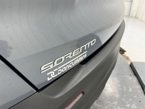 Used 2023 Kia Sorento LX image 26