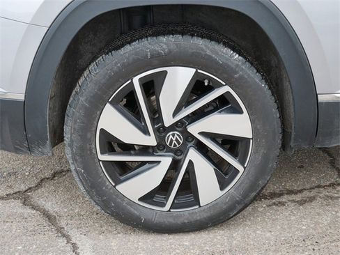 Certified 2025 Volkswagen Atlas SEL image 9