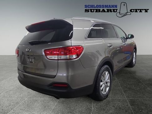 Used 2016 Kia Sorento LX w/ LX Convenience Package image 9
