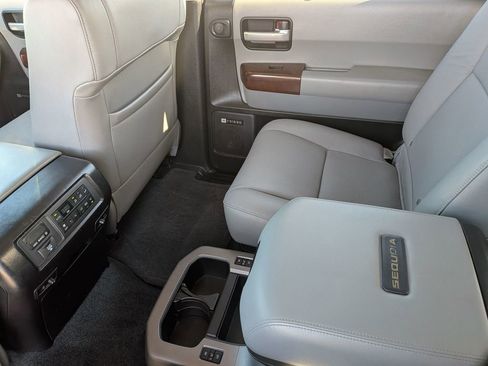 Used 2014 Toyota Sequoia Platinum image 28