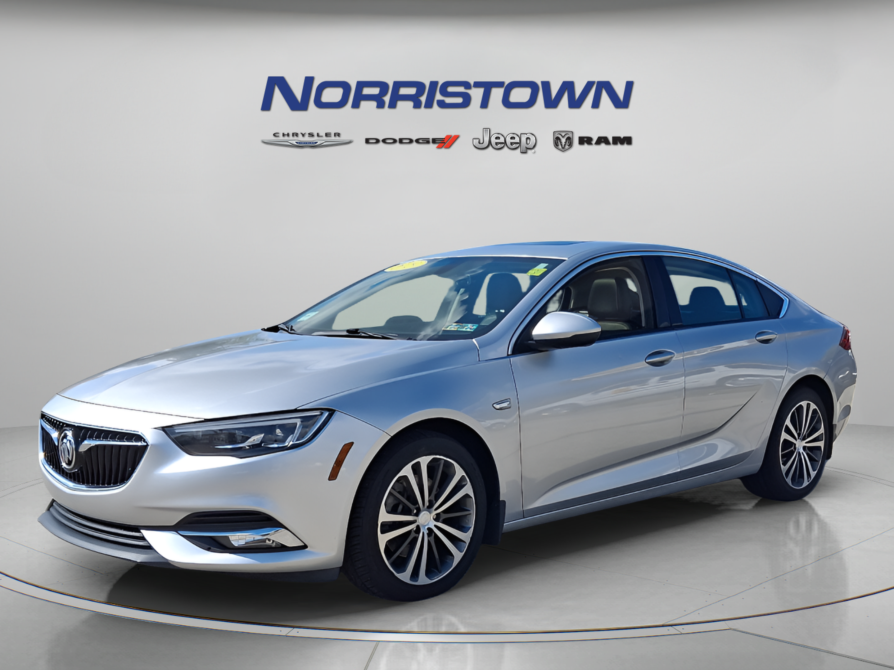 Used 2019 Buick Regal Essence w/ Driver Confidence Package I AWD/4WD image 3